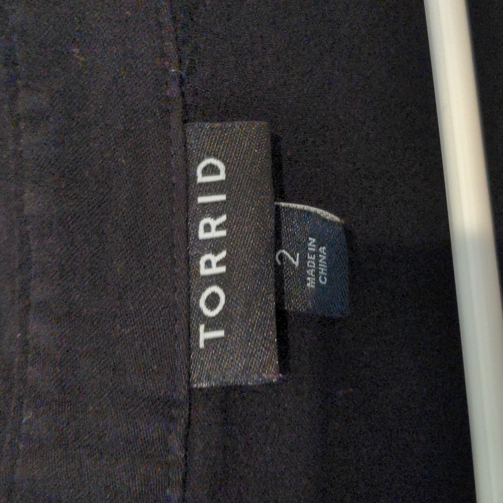 Torrid Button Top - Picture 2 of 7
